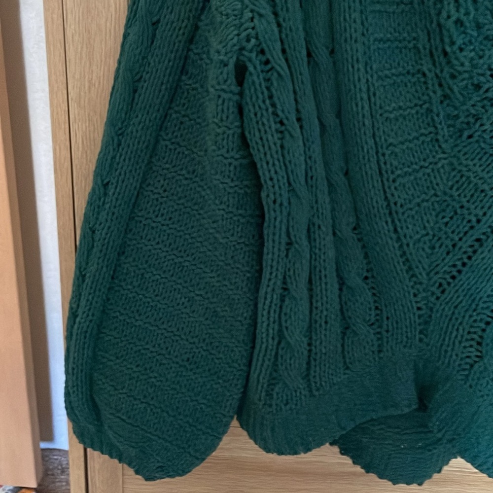 Express Polyester Wider Round Neck Oversized Gree… - image 4